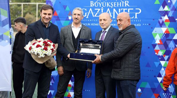 Jübile yapacak Cüneyt Çakır'a plaket