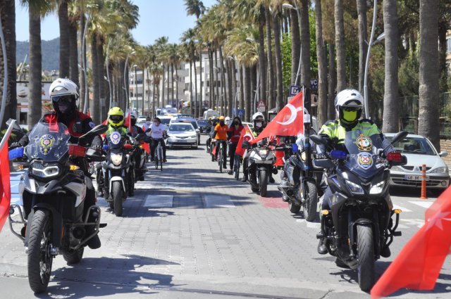 Marmaris Emniyet Müdürlüğü'nden anlamlı kortej